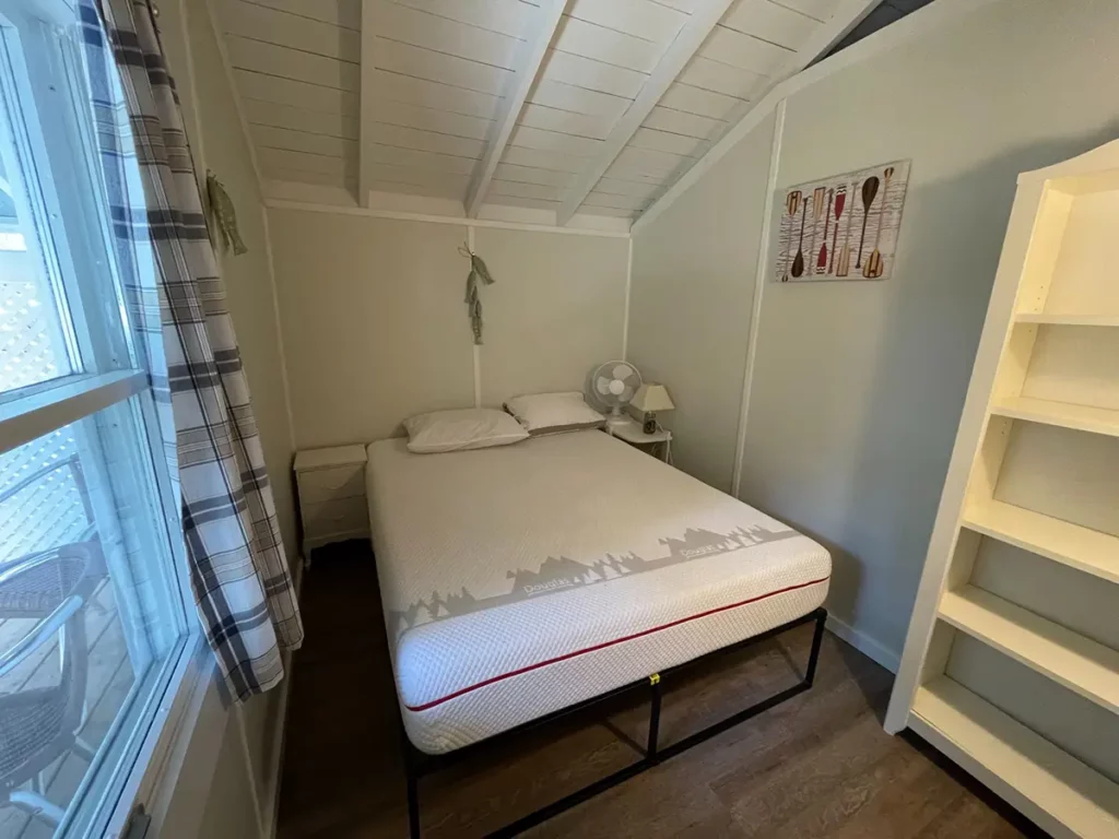 Bobcaygeon Cottage 1 Constellation bedroom 4