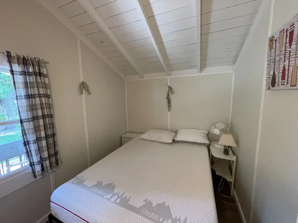 Bobcaygeon Cottage 1 Constellation bedroom 5