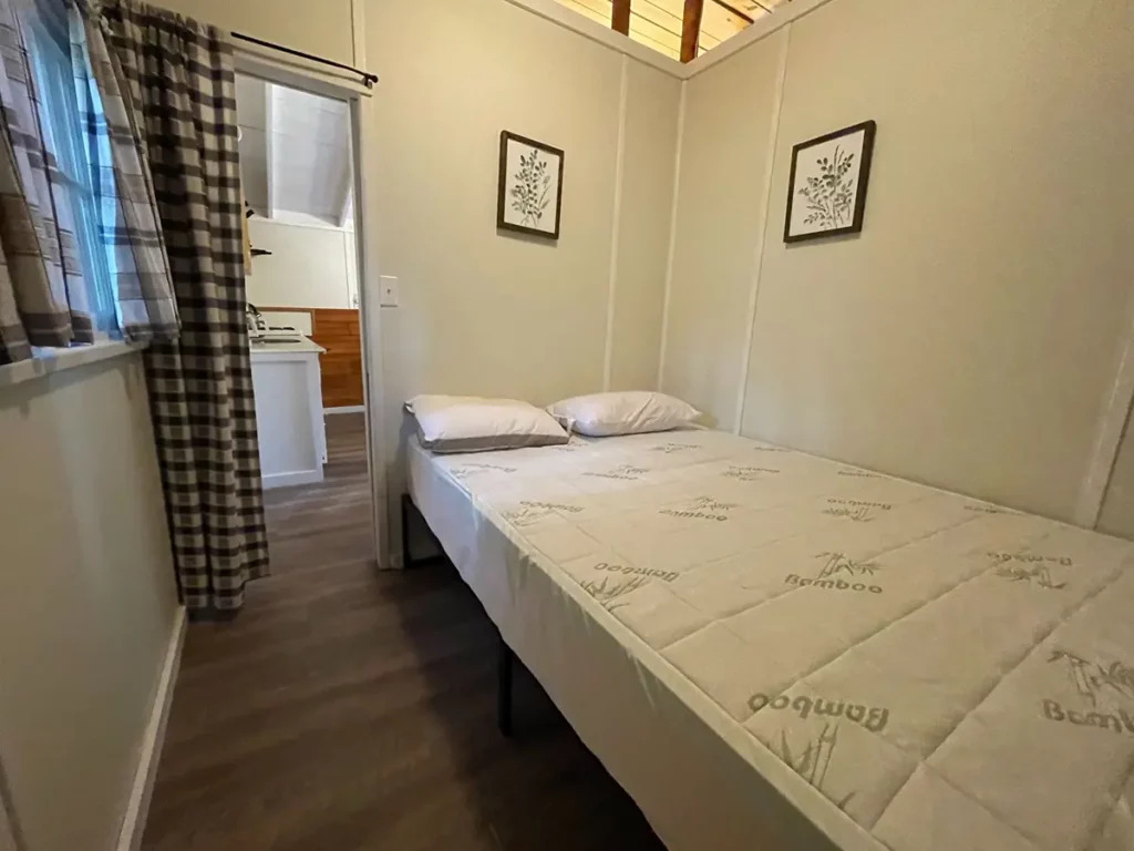 Bobcaygeon Cottage 1 Constellation bedroom2