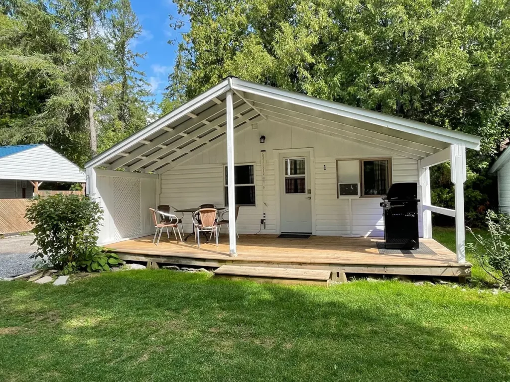 Bobcaygeon Cottage 1 Constellation exterior3