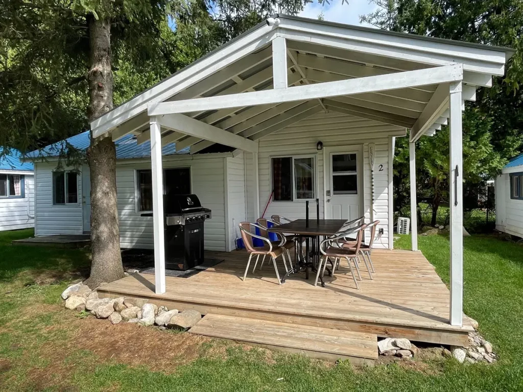 Bobcaygeon Cottage 2 Century extrerior 3