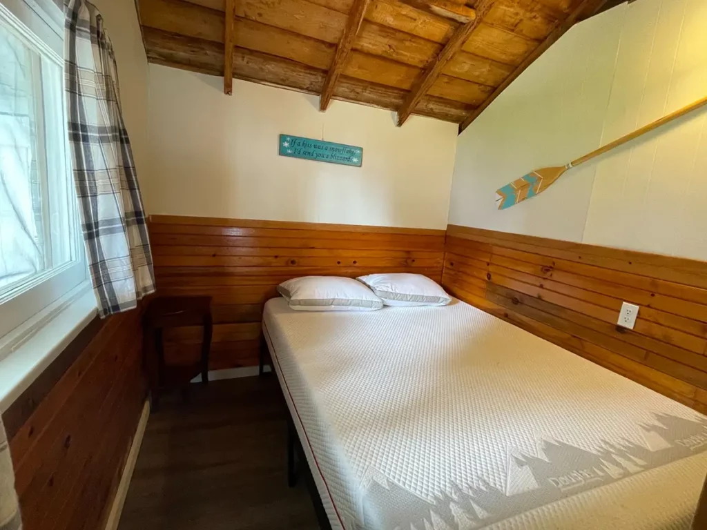 Bobcaygeon Cottage 3 Mission bedroom 1