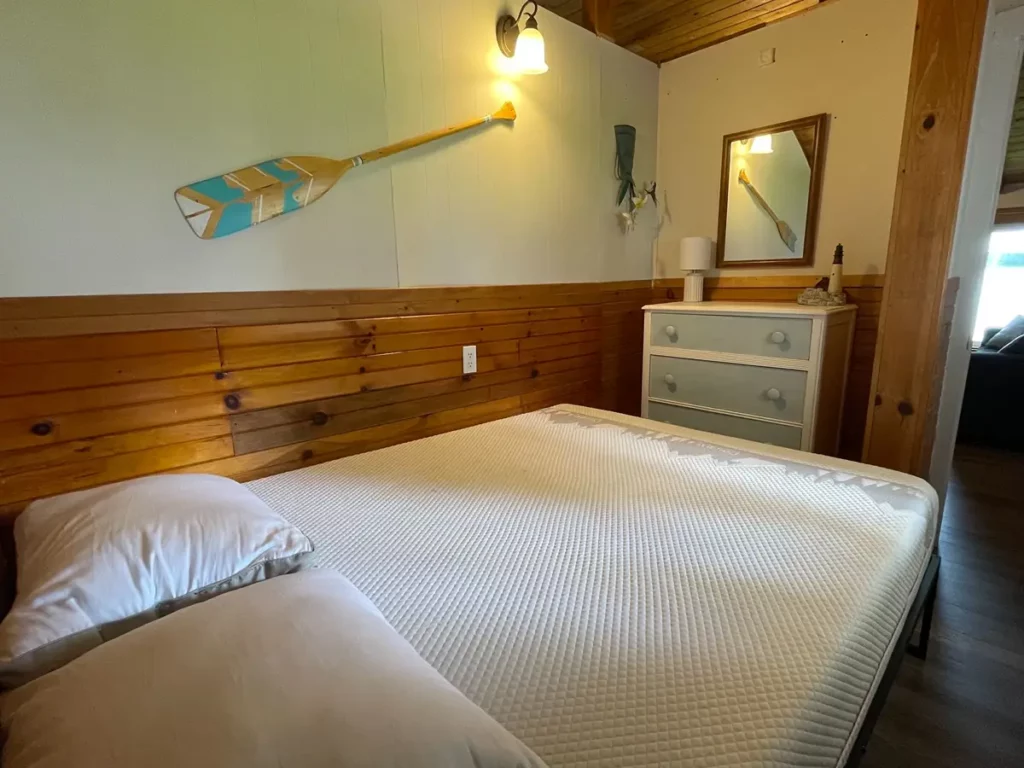 Bobcaygeon Cottage 3 Mission bedroom 2