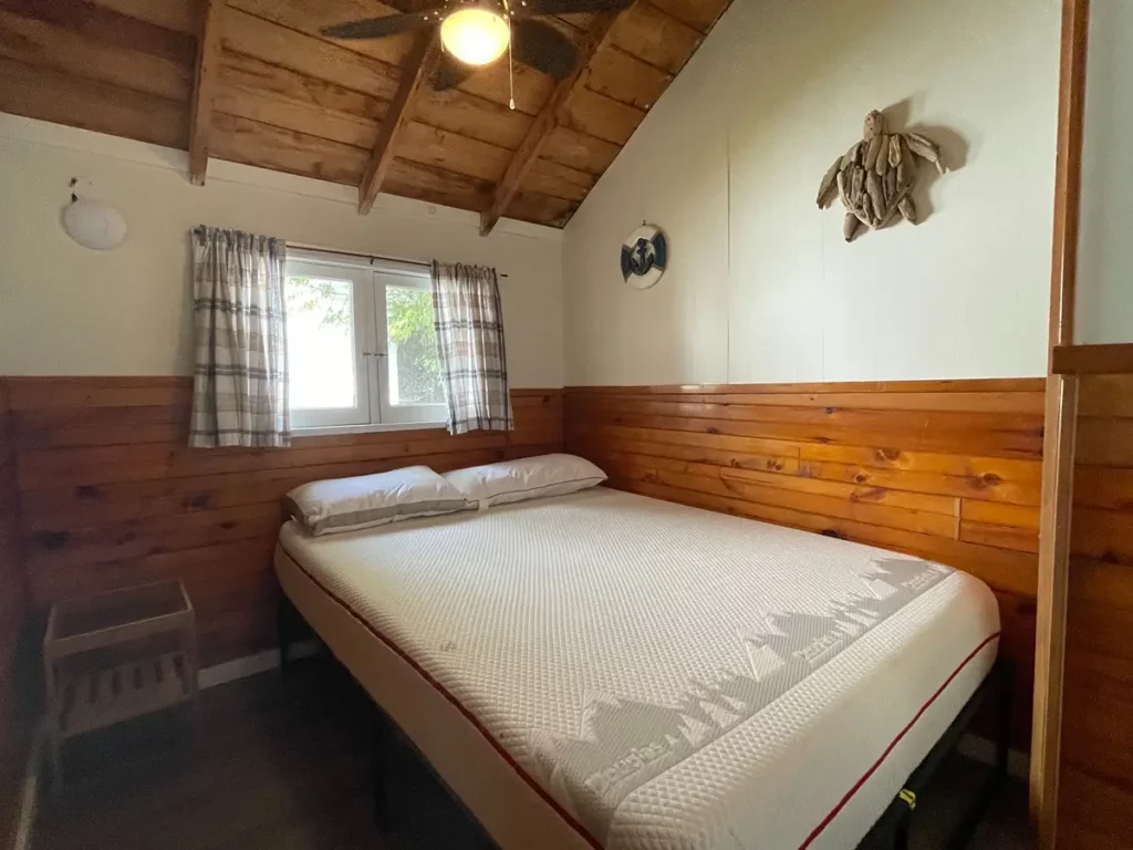 Bobcaygeon Cottage 3 Mission bedroom 3