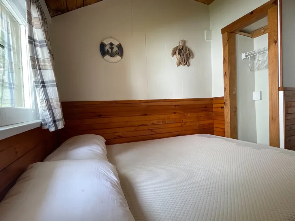 Bobcaygeon Cottage 3 Mission bedroom 4