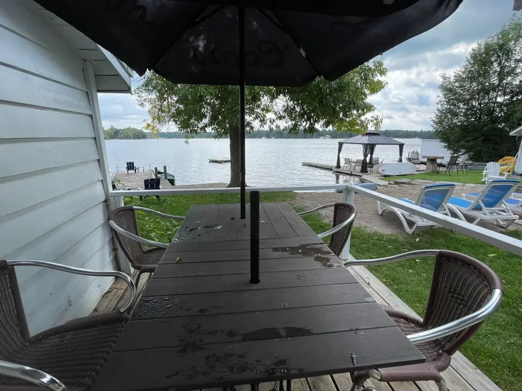 Bobcaygeon Cottage 3 Mission deck 2 beachfront