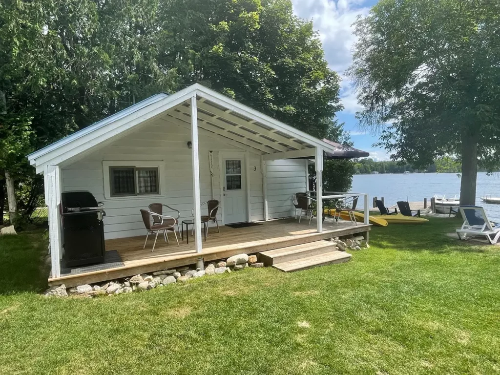 Bobcaygeon Cottage 3 Mission exterior