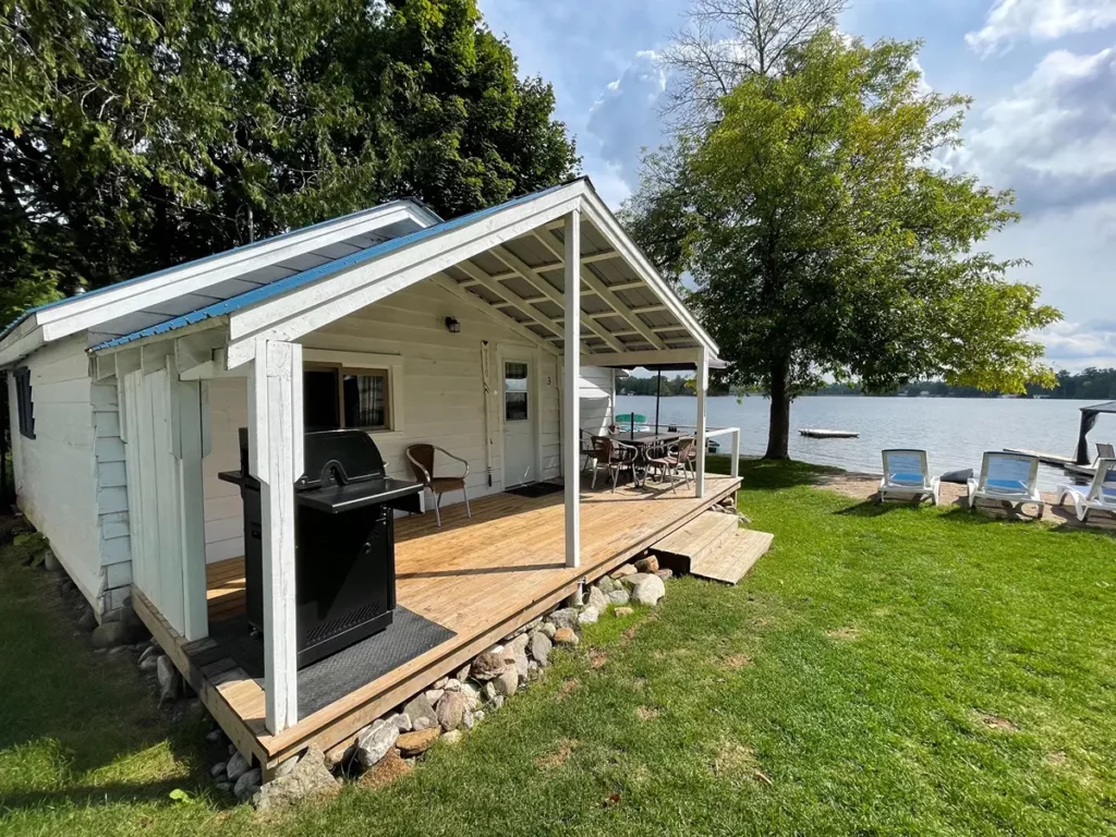 Bobcaygeon Cottage 3 Mission exterior 2