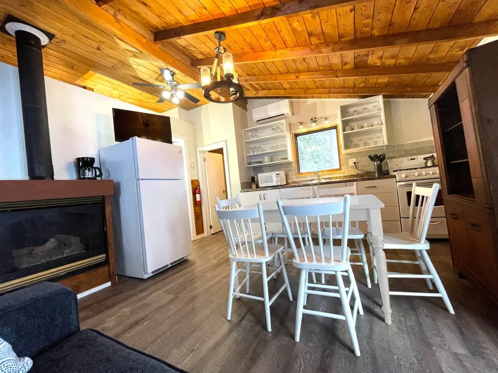 Bobcaygeon Cottage 3 Mission interior2