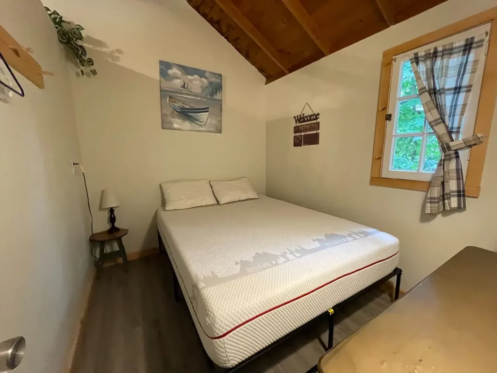 Bobcaygeon Cottage 4 Grace bedroom