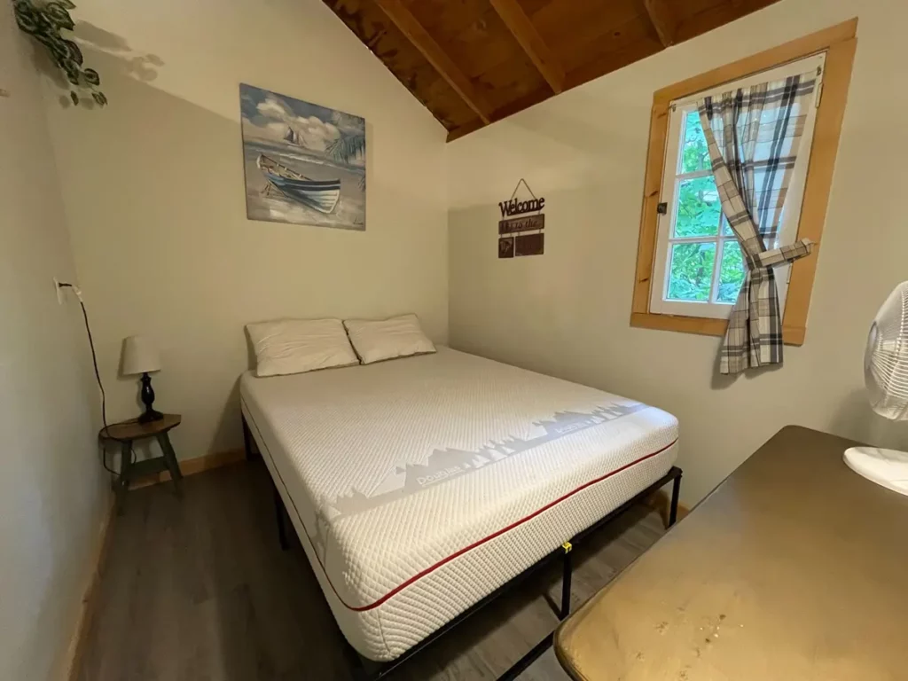 Bobcaygeon Cottage 4 Grace bedroom 2