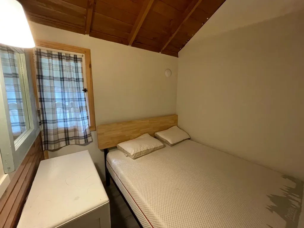 Bobcaygeon Cottage 4 Grace bedroom 3