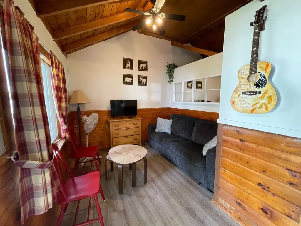 Bobcaygeon Cottage 4 Grace interior 2