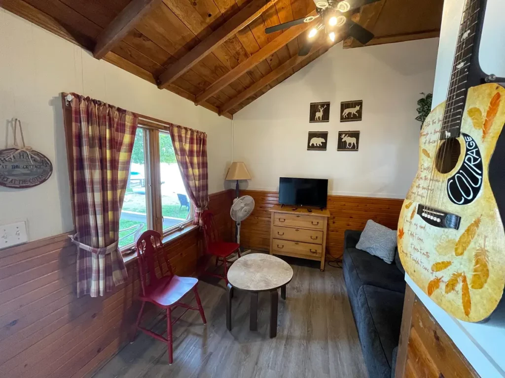 Bobcaygeon Cottage 4 Grace interior 3