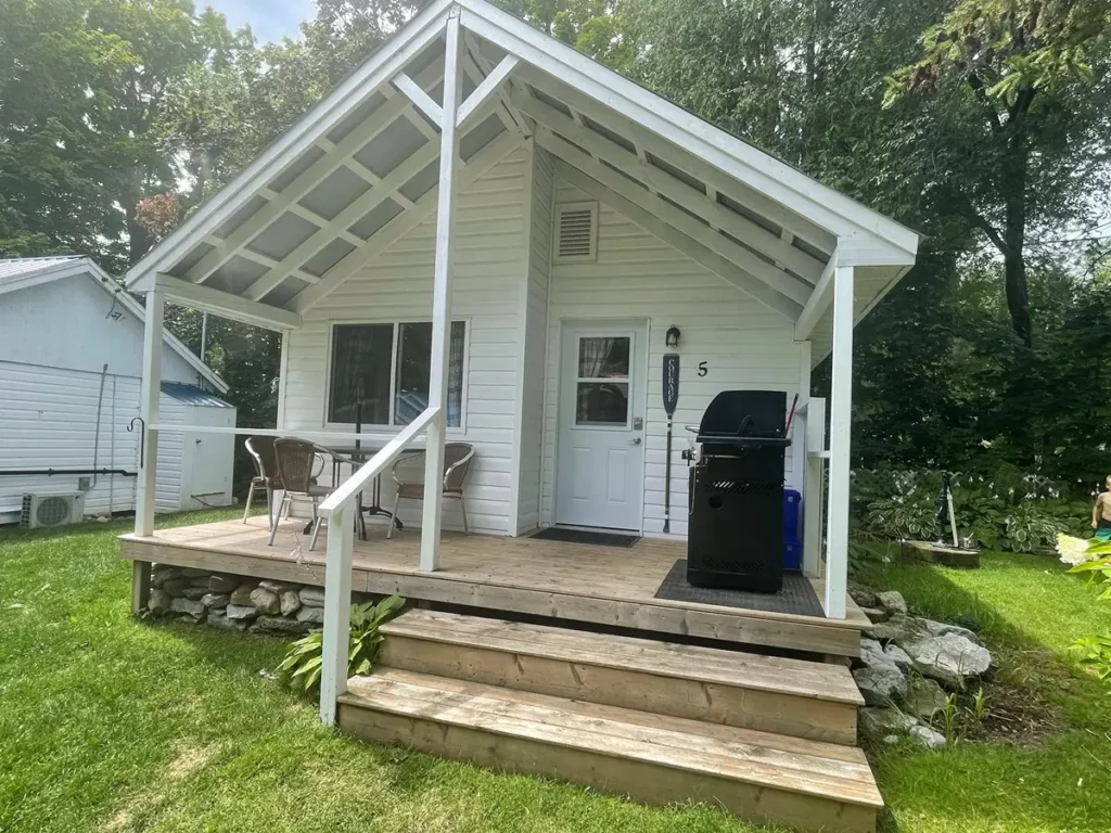 Bobcaygeon Cottage 5 Courage exterior.1