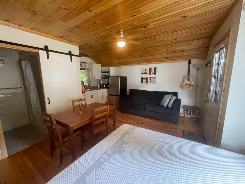 Bobcaygeon Cottage 5 Courage interior 2