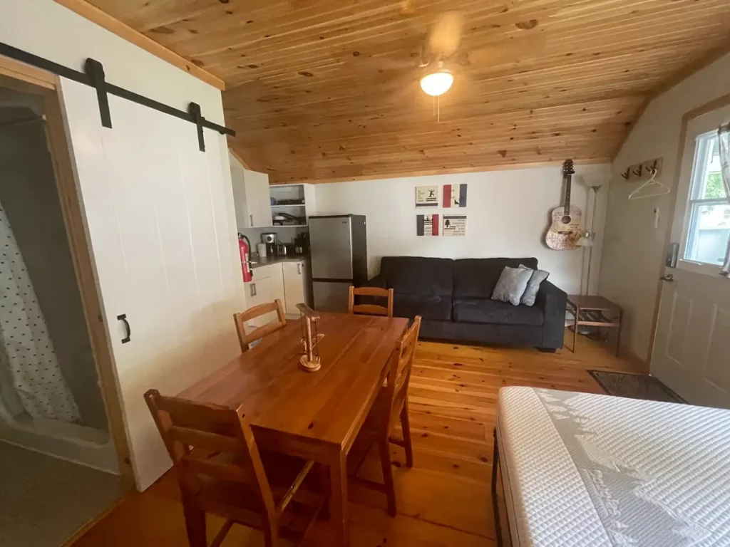 Bobcaygeon Cottage 5 Courage interior 4