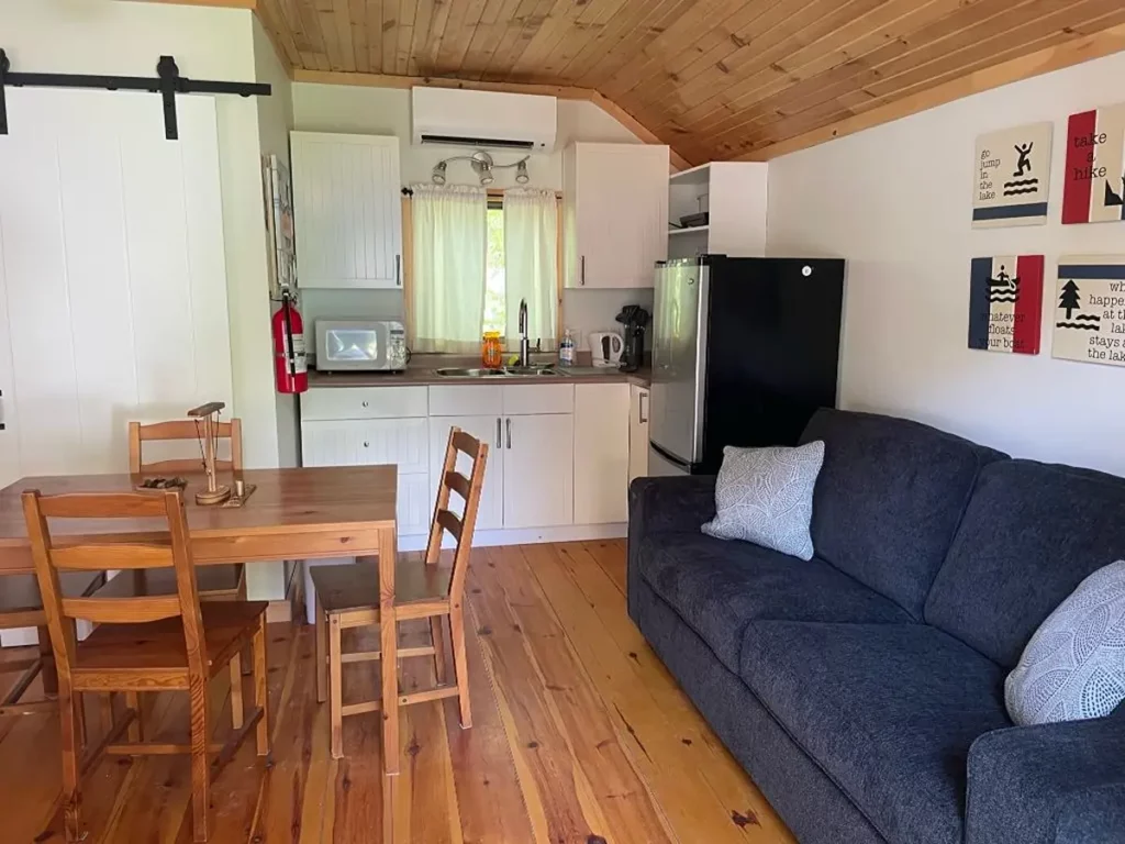 Bobcaygeon Cottage 5 Courage kitchenette