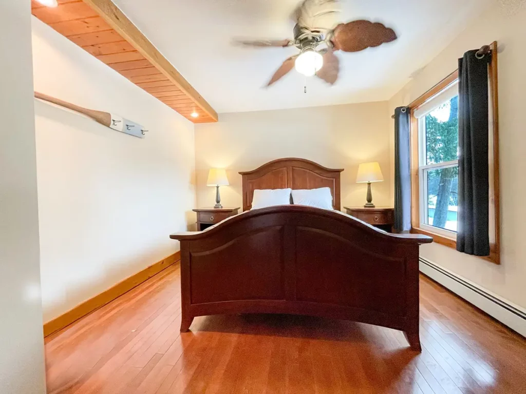 bobcaygeon resort executive cottage 4bed 2bath house bedroom