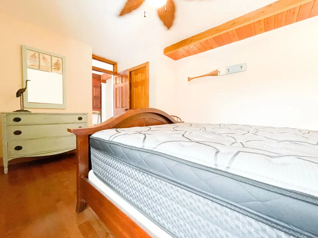 bobcaygeon resort executive cottage 4bed 2bath house bedroom 2