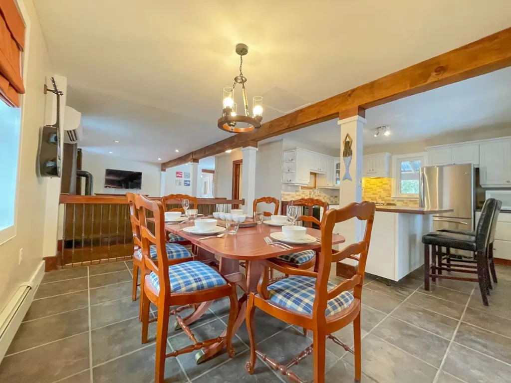 bobcaygeon resort executive cottage 4bed 2bath house dining room