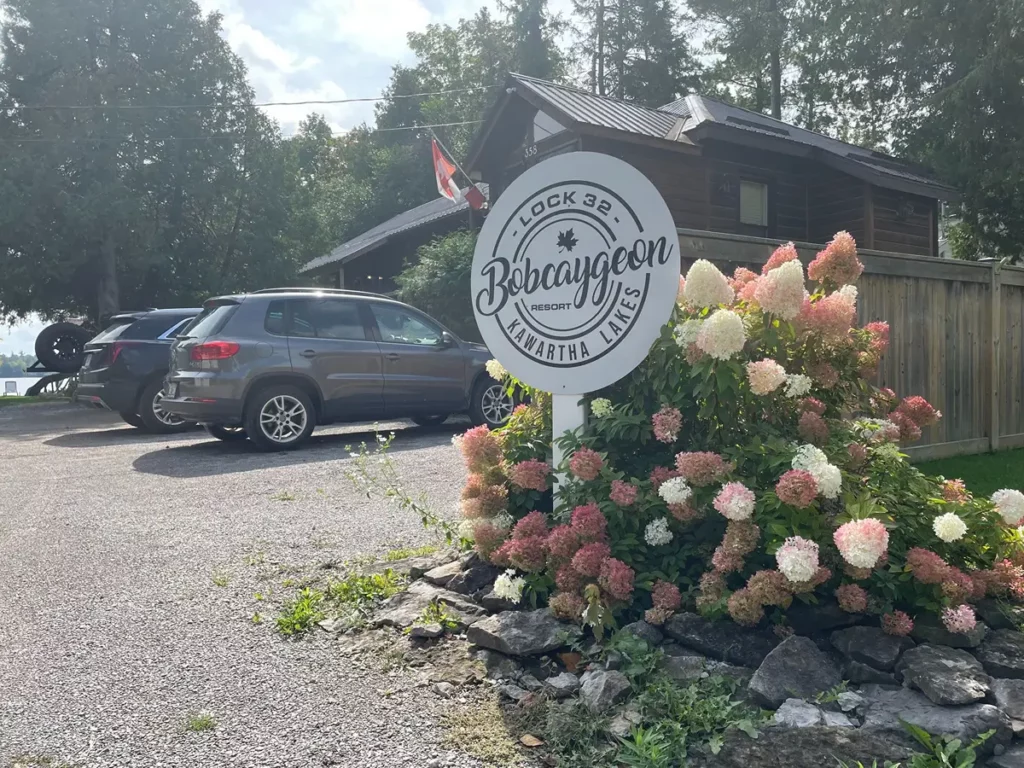 bobcaygeon resort executive cottage 4bed 2bath house exterior sign bloom