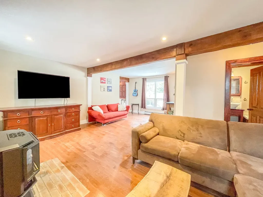 bobcaygeon resort executive cottage 4bed 2bath house interior 4.1