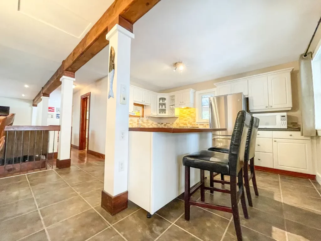 bobcaygeon resort executive cottage 4bed 2bath house kitchen.1