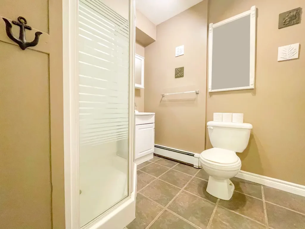 bobcaygeon resort executive cottage 4bed 2bath house washroom bathroom