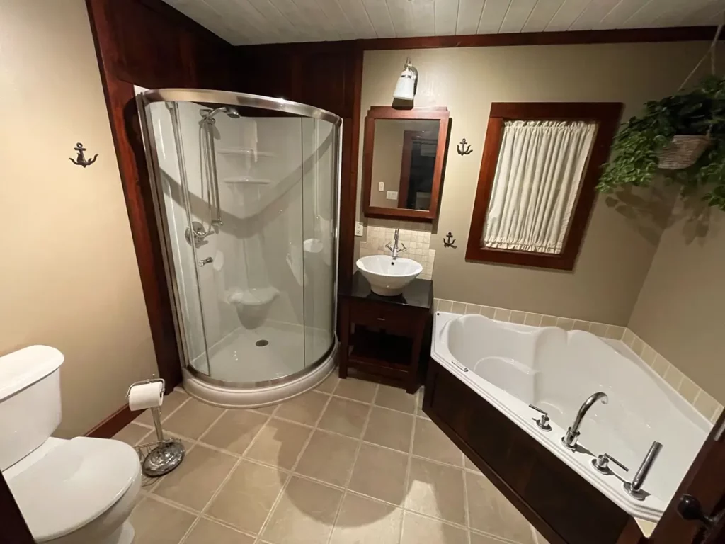 bobcaygeon resort executive cottage 4bed 2bath house washroom restroom bathroom shower tub