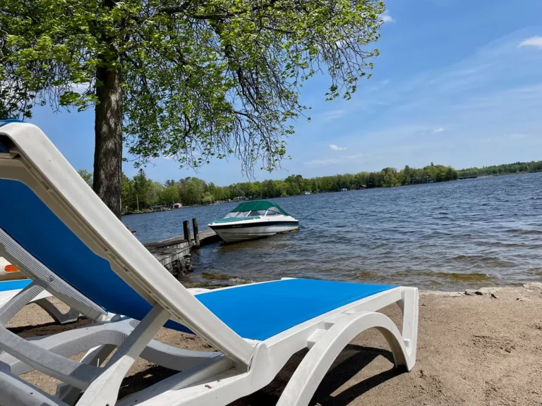 bobcaygeon resort waterfront boat and beach1